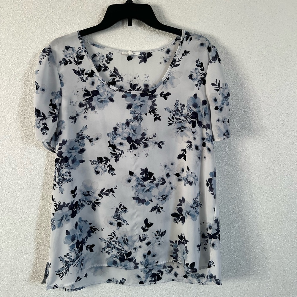 Maurice’s floral blouse Blue. Size M